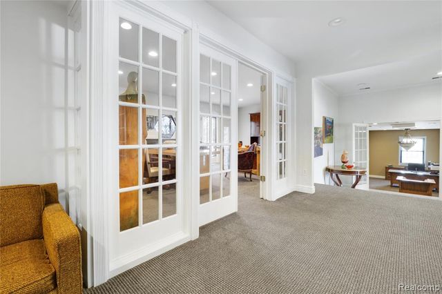 2052 S Dye Road, Flint, MI 48532