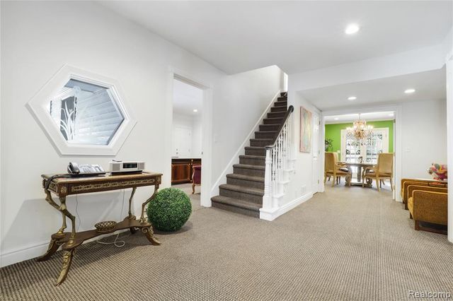 2052 S Dye Road, Flint, MI 48532