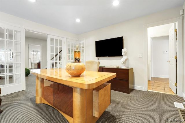 2052 S Dye Road, Flint, MI 48532