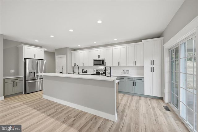 831 AVANTI DR., Bunker Hill, WV 25413