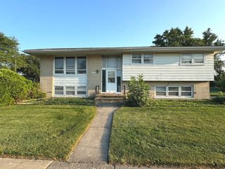 10300 S KATHY Court, Palos Hills, IL 60465
