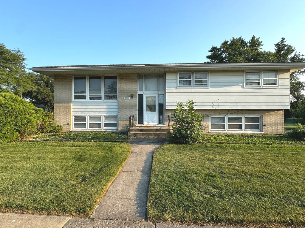 10300 S KATHY Court, Palos Hills, IL 60465