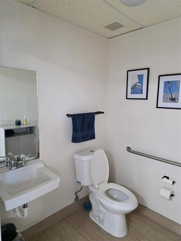 8555 NW 29th St, Doral, FL 33122