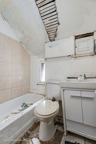 5538 S Perry Avenue, Chicago, IL 60621