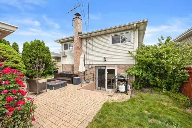 8104 Gross Point Road, Morton Grove, IL 60053
