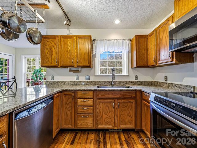 61 Rolling Hills Road, Mills River, NC 28759