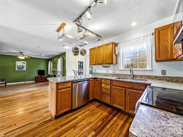 61 Rolling Hills Road, Mills River, NC 28759