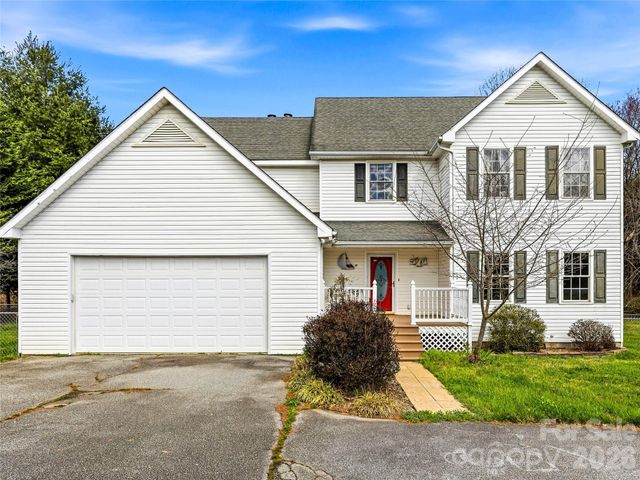 61 Rolling Hills Road, Mills River, NC 28759