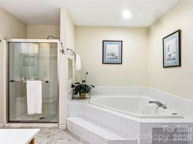 61 Rolling Hills Road, Mills River, NC 28759