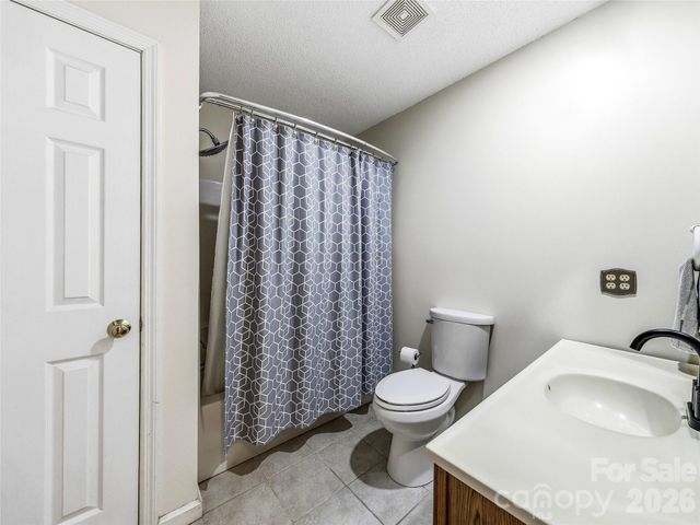 61 Rolling Hills Road, Mills River, NC 28759