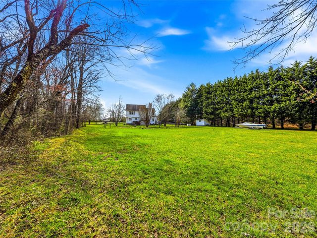 61 Rolling Hills Road, Mills River, NC 28759