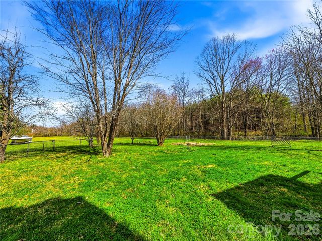 61 Rolling Hills Road, Mills River, NC 28759