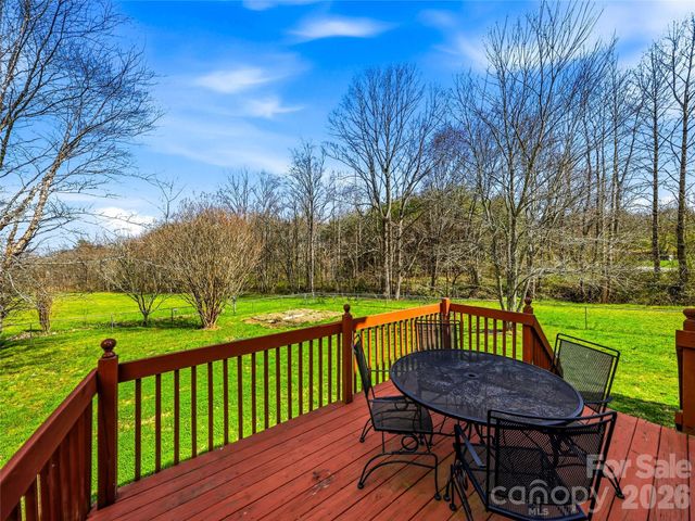 61 Rolling Hills Road, Mills River, NC 28759