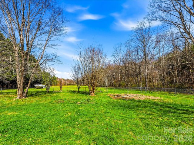 61 Rolling Hills Road, Mills River, NC 28759