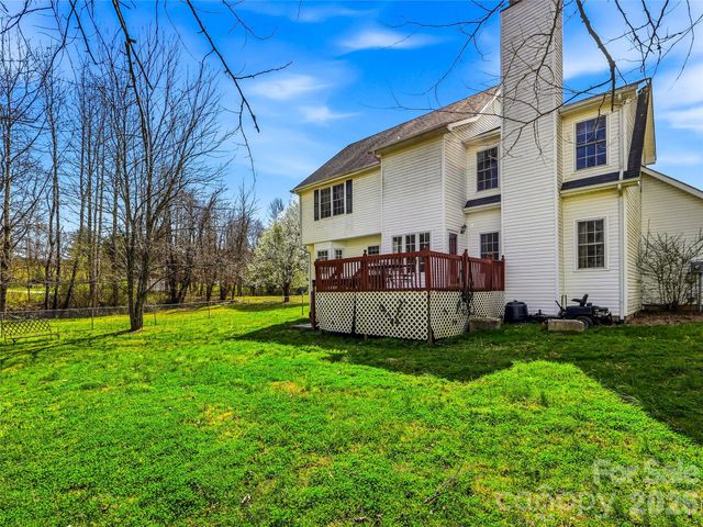 61 Rolling Hills Road, Mills River, NC 28759