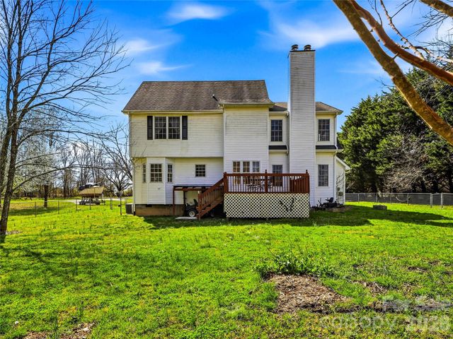 61 Rolling Hills Road, Mills River, NC 28759