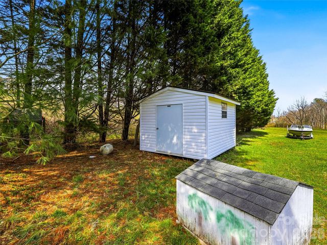 61 Rolling Hills Road, Mills River, NC 28759