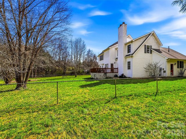 61 Rolling Hills Road, Mills River, NC 28759