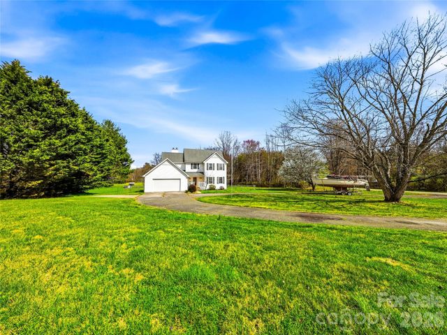 61 Rolling Hills Road, Mills River, NC 28759