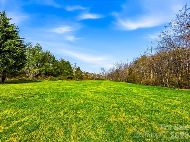 61 Rolling Hills Road, Mills River, NC 28759