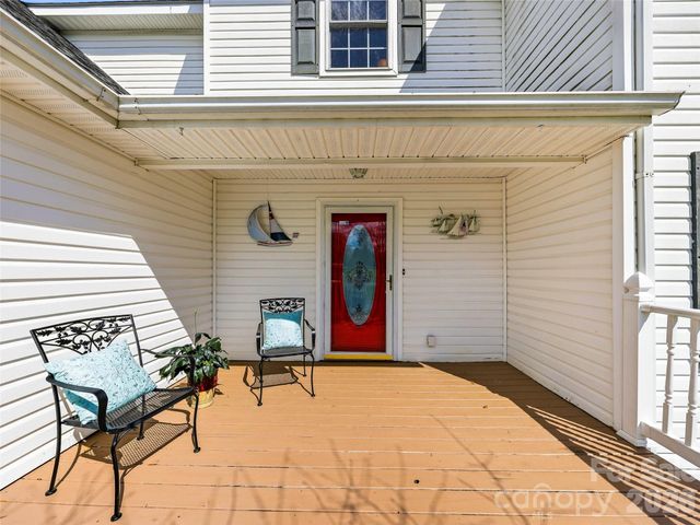 61 Rolling Hills Road, Mills River, NC 28759