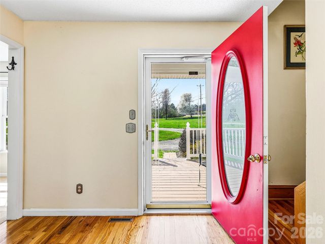 61 Rolling Hills Road, Mills River, NC 28759