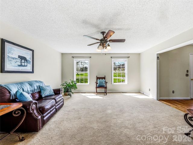 61 Rolling Hills Road, Mills River, NC 28759