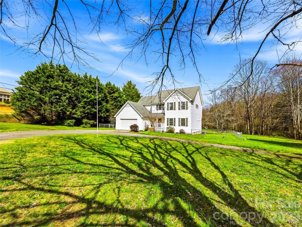 61 Rolling Hills Road, Mills River, NC 28759