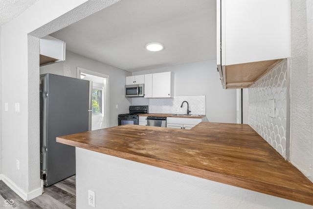 2430 Brookside Parkway North Drive, Indianapolis, IN 46201