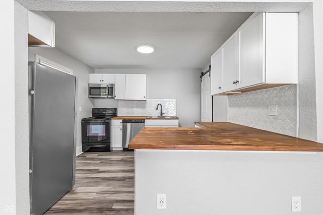 2430 Brookside Parkway North Drive, Indianapolis, IN 46201