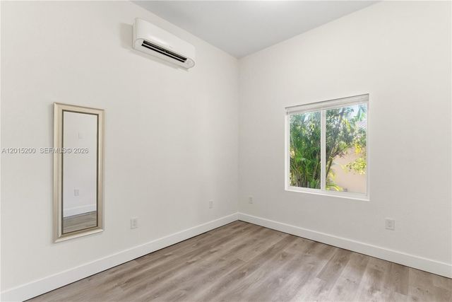 830 SE 14th St 2, Fort Lauderdale, FL 33316
