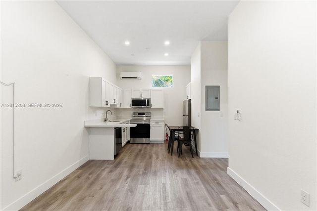 830 SE 14th St 2, Fort Lauderdale, FL 33316