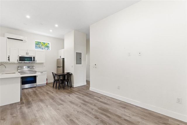 830 SE 14th St 2, Fort Lauderdale, FL 33316