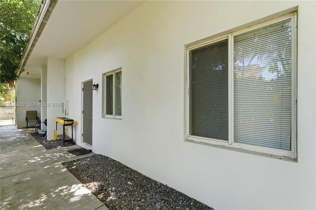 830 SE 14th St 2, Fort Lauderdale, FL 33316