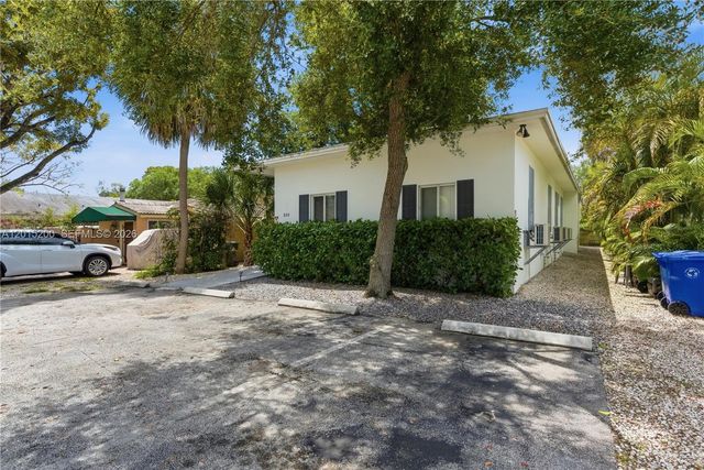 830 SE 14th St 2, Fort Lauderdale, FL 33316