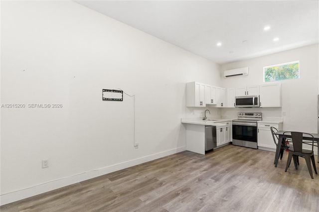 830 SE 14th St 2, Fort Lauderdale, FL 33316