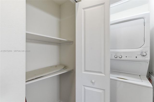 830 SE 14th St 2, Fort Lauderdale, FL 33316