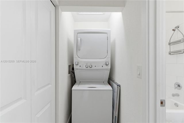 830 SE 14th St 2, Fort Lauderdale, FL 33316