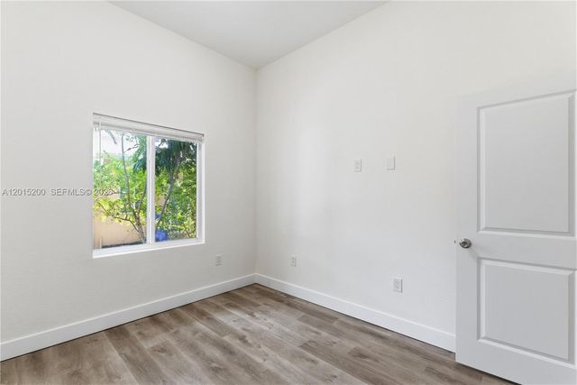 830 SE 14th St 2, Fort Lauderdale, FL 33316