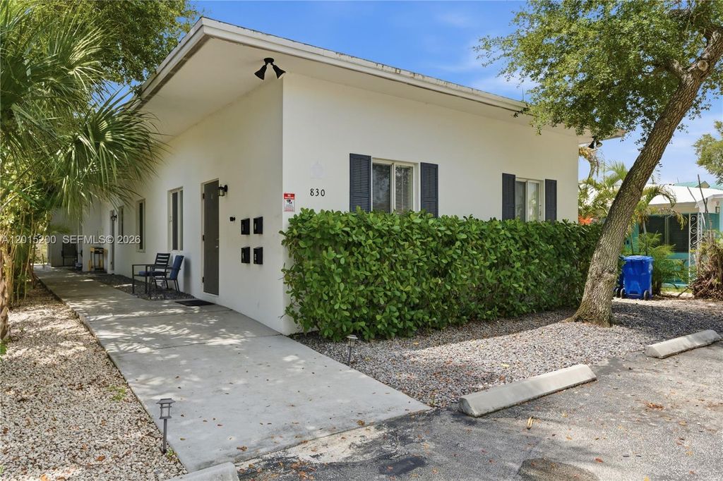 830 SE 14th St 2, Fort Lauderdale, FL 33316