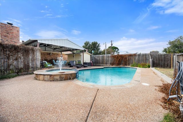 3641 Lucy Trimble Road, Burleson, TX 76028