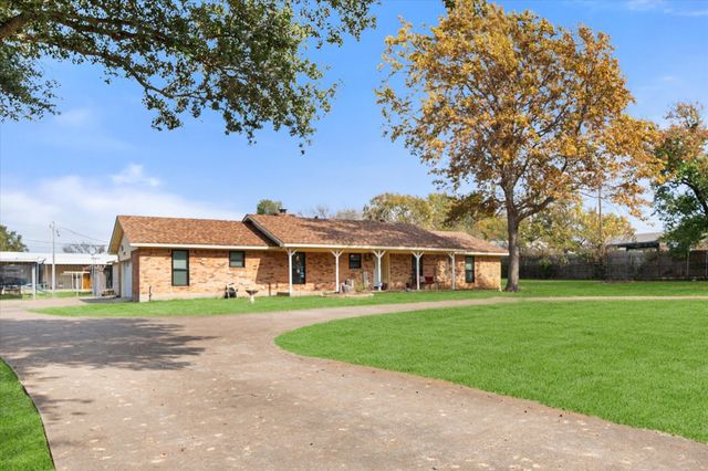 3641 Lucy Trimble Road, Burleson, TX 76028