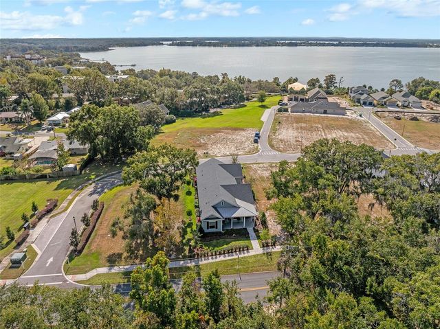 622 W 11TH AVENUE, Mount Dora, FL 32757