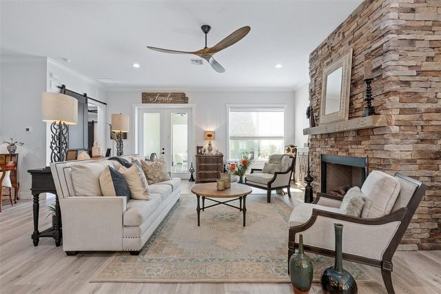 622 W 11TH AVENUE, Mount Dora, FL 32757