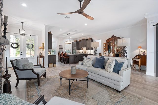 622 W 11TH AVENUE, Mount Dora, FL 32757