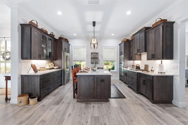 622 W 11TH AVENUE, Mount Dora, FL 32757