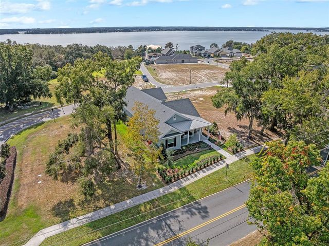 622 W 11TH AVENUE, Mount Dora, FL 32757