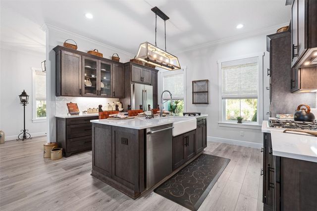 622 W 11TH AVENUE, Mount Dora, FL 32757