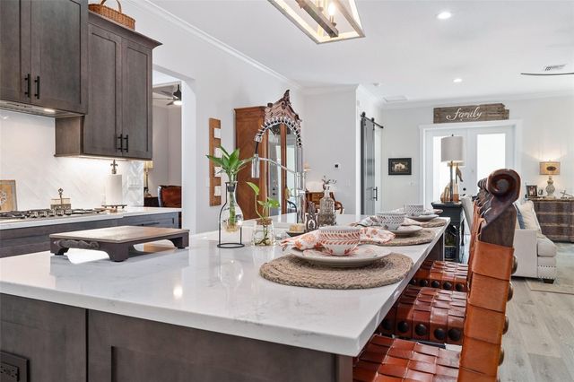 622 W 11TH AVENUE, Mount Dora, FL 32757