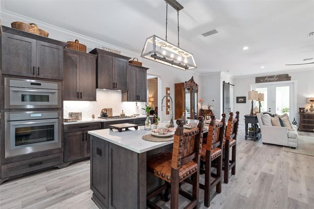 622 W 11TH AVENUE, Mount Dora, FL 32757